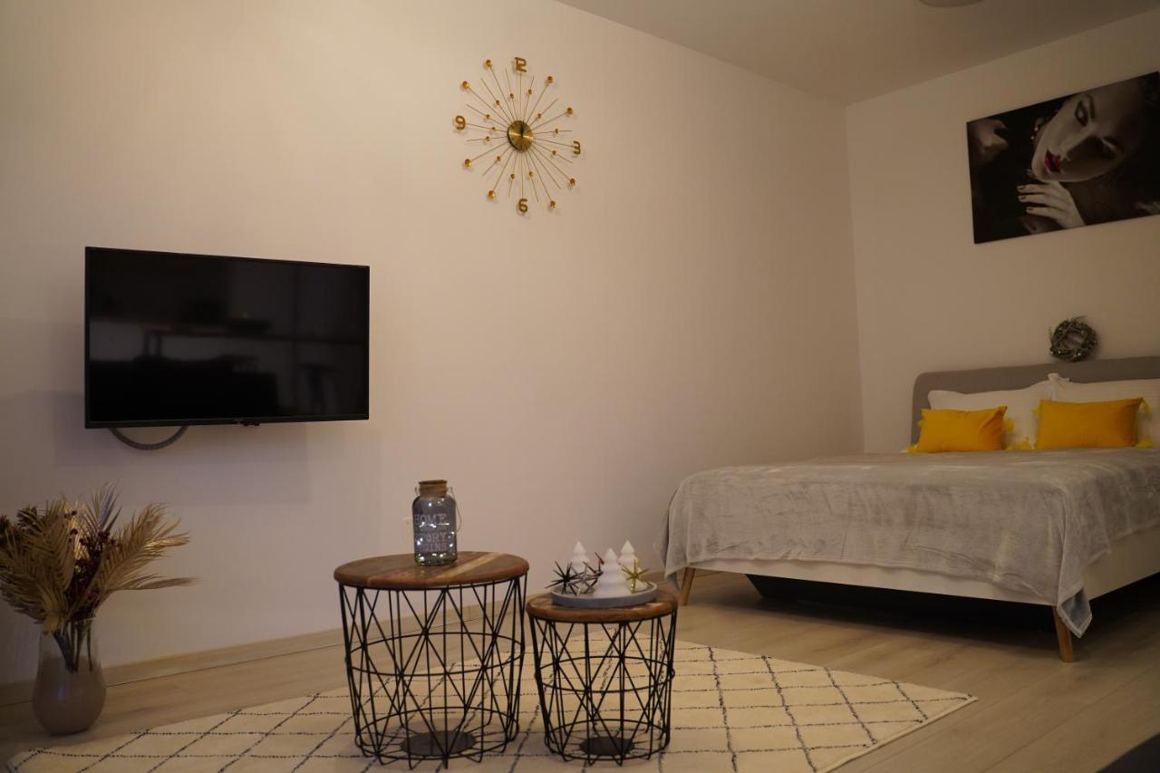 Gio Home C13 Bukares Bagian luar foto